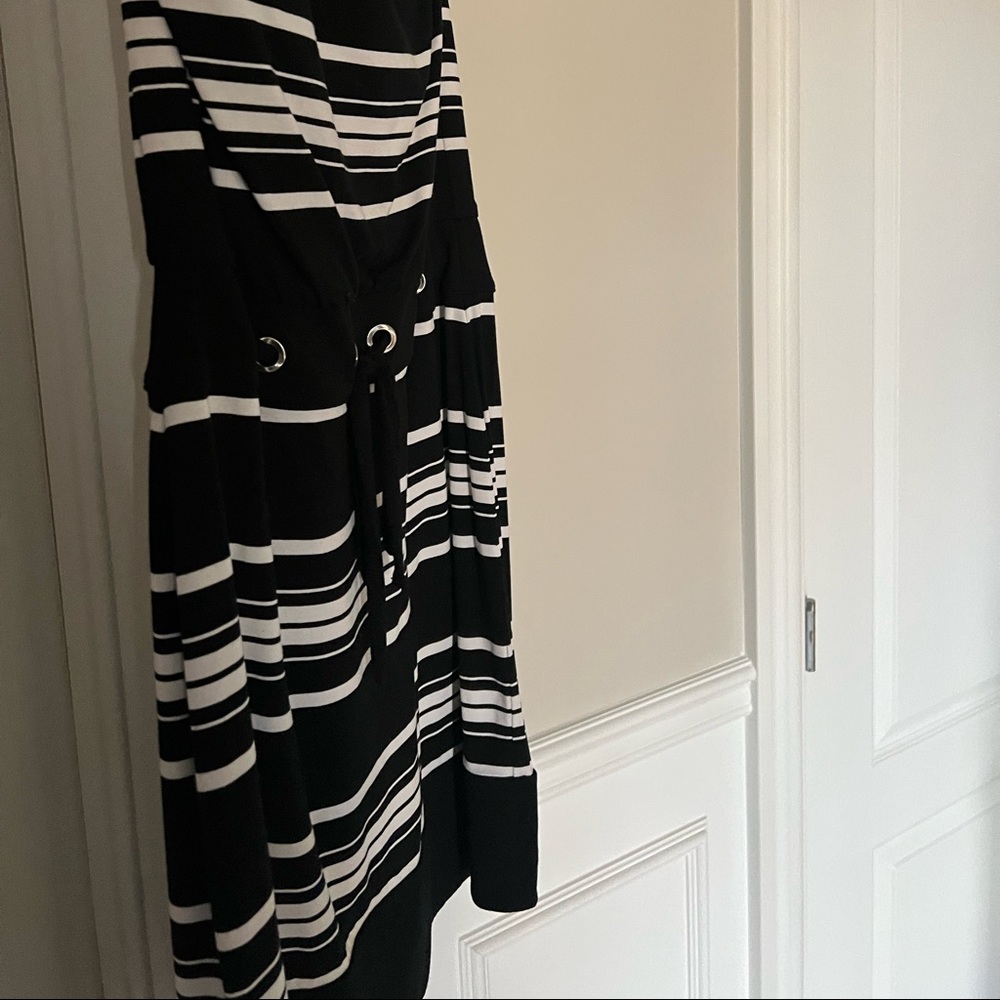 SLEEVELESS BLACK&WHITE DRESS - Picture 3 of 5